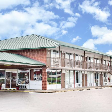 Days Inn By Wyndham Newport Exterior photo