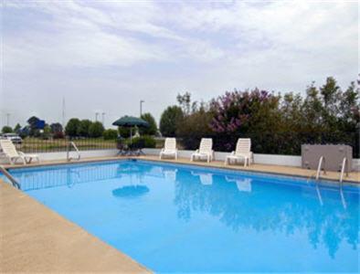 Days Inn By Wyndham Newport Facilities photo